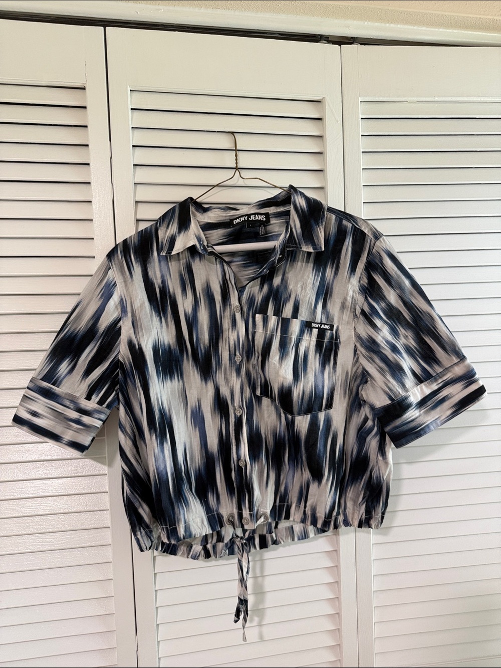 Dkny Women's Black & White Abstract Button-Front Tie-Hem Shirt